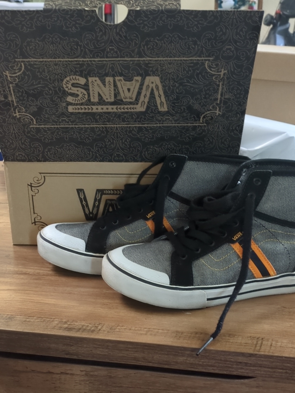 Rare VTG Vans Welleseley Gray and Yellow High-Top Sneakers